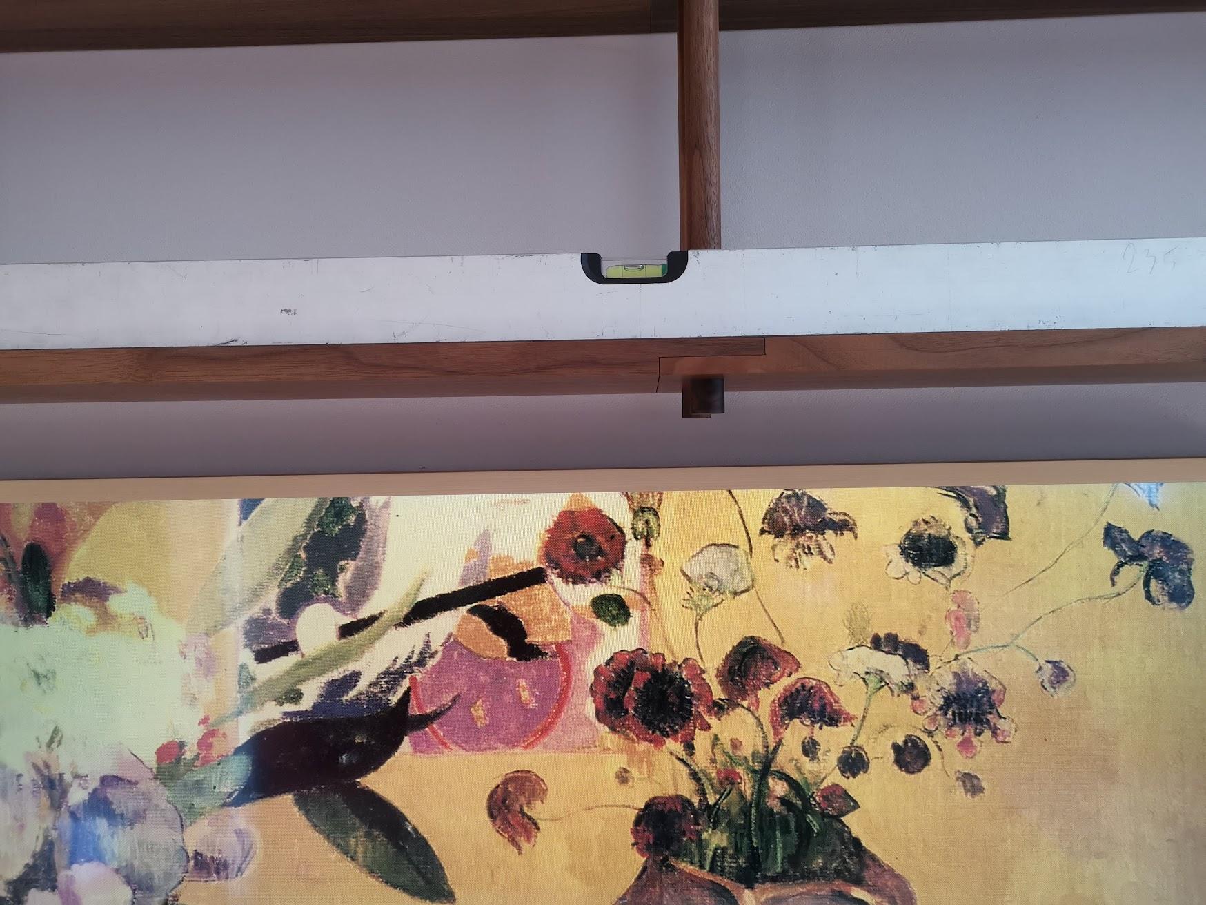 Precision mounting with spirit level